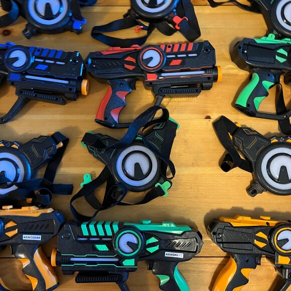 🎯 ArmoGear Laser Battle Set – 6-Player Infrared Laser Tag System - Picture 4 of 6